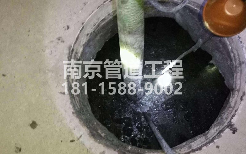 216花园路清理化粪池
