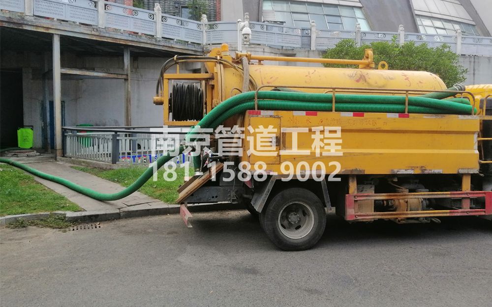 277花园路商场隔油池吸污