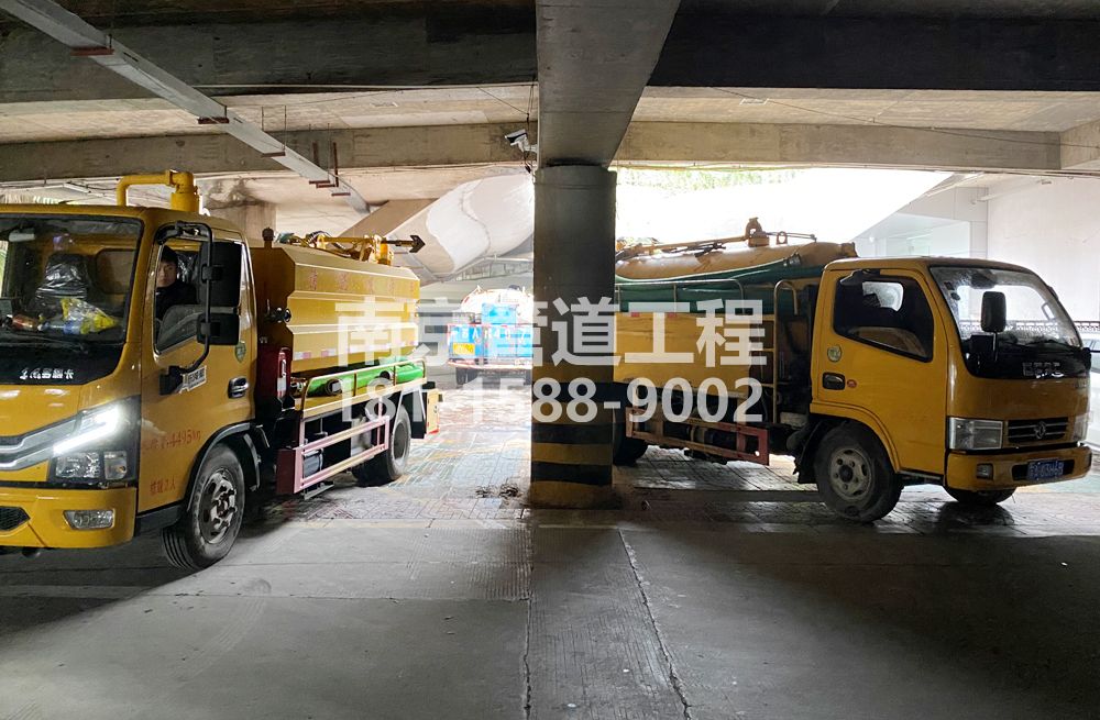 274花园路商场地下室化粪池清理